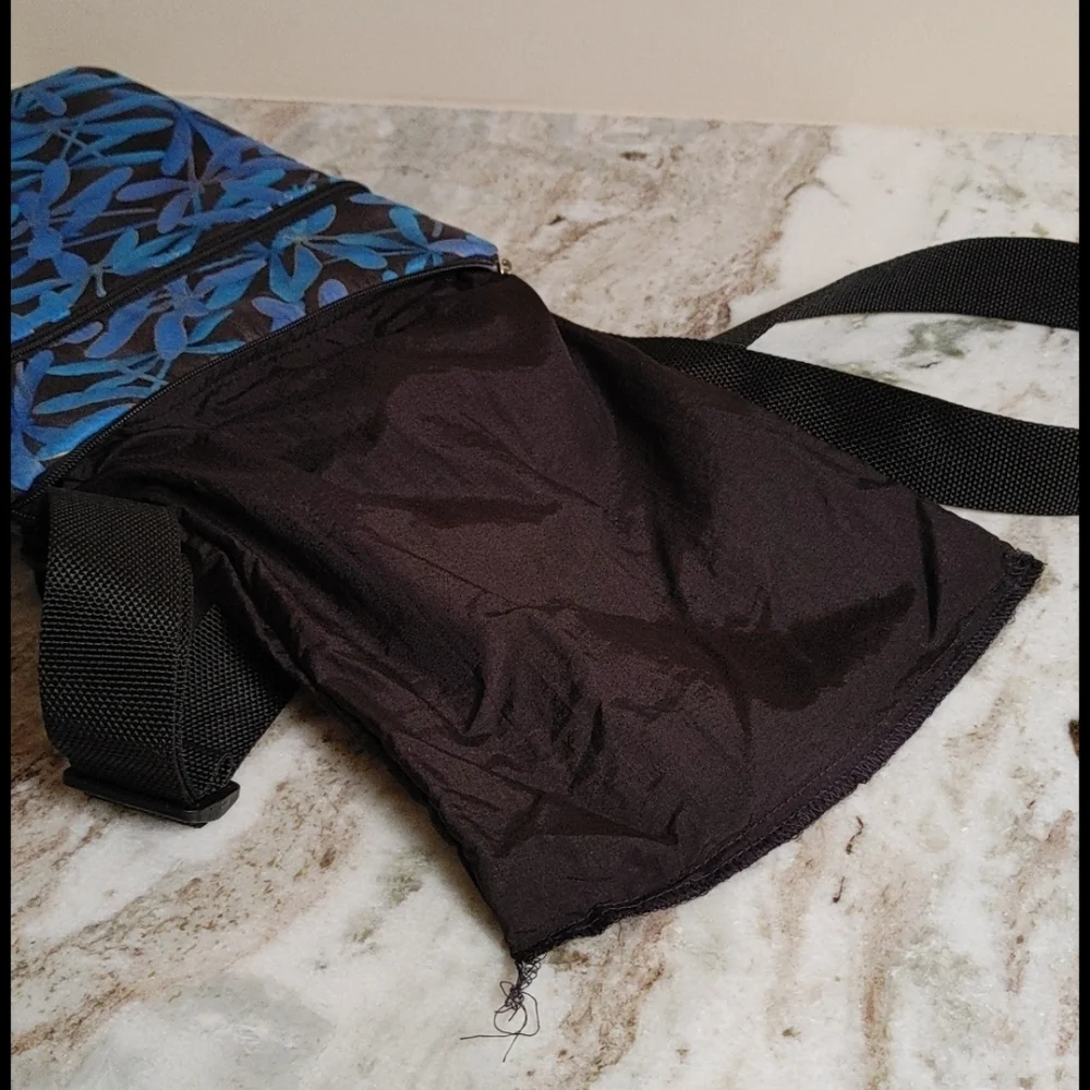 N/A padded tote